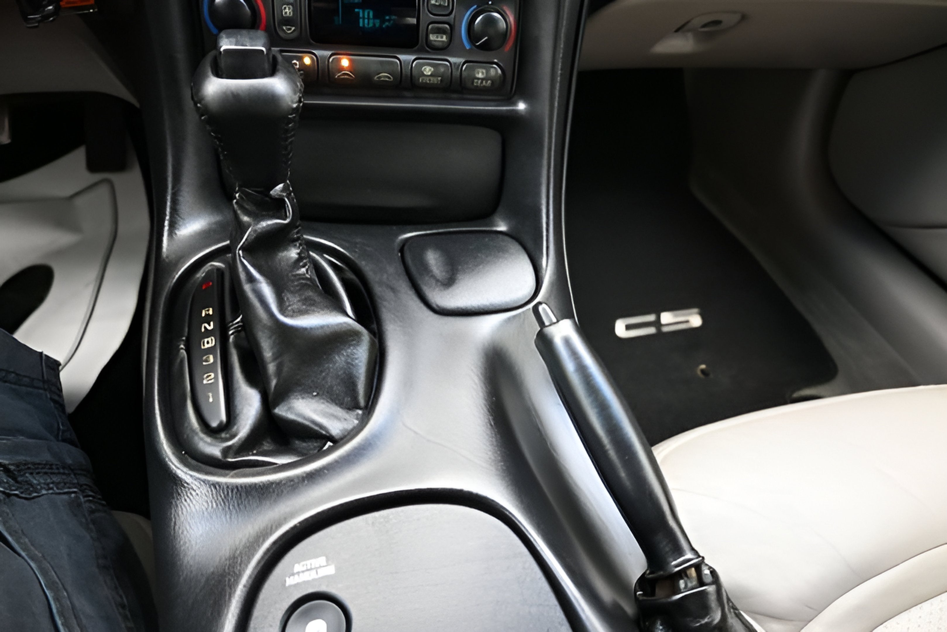 2004 Chevrolet Corvette Base