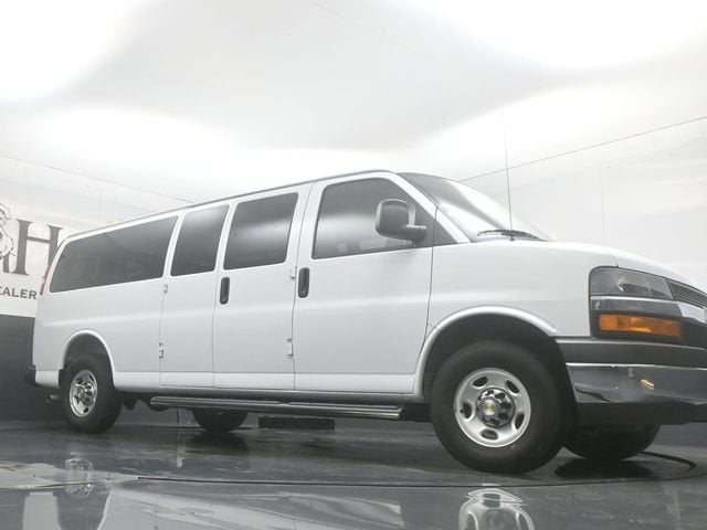 2025 Chevrolet Express 3500 LT Passenger