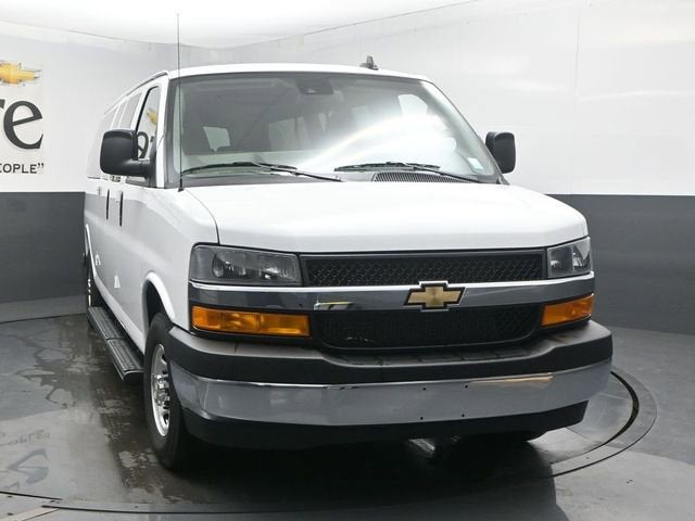 2025 Chevrolet Express 3500 LT Passenger