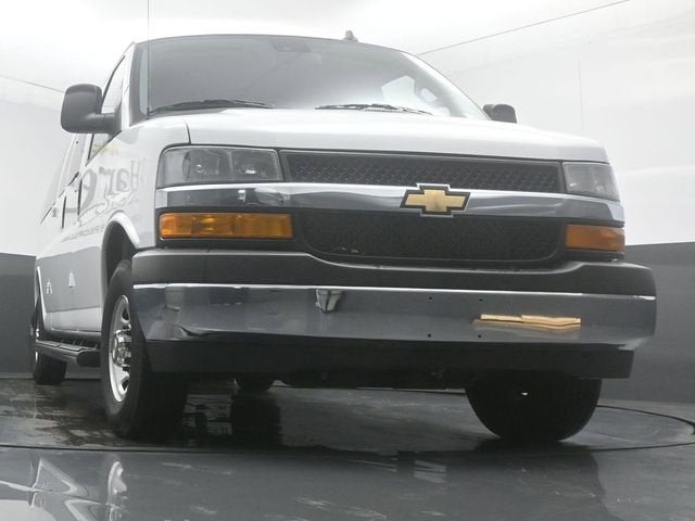 2025 Chevrolet Express 3500 LT Passenger