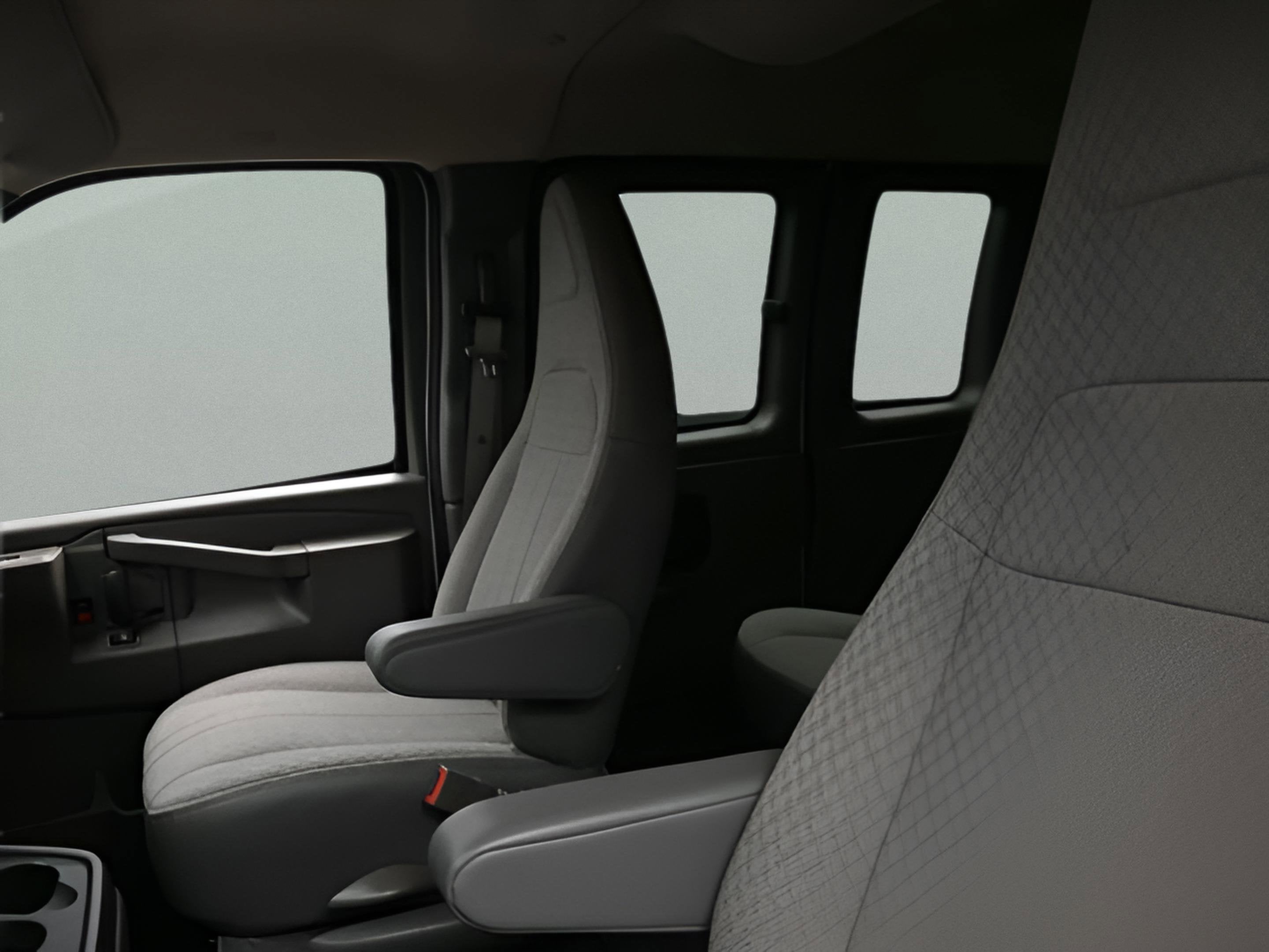 2025 Chevrolet Express 3500 LT Passenger