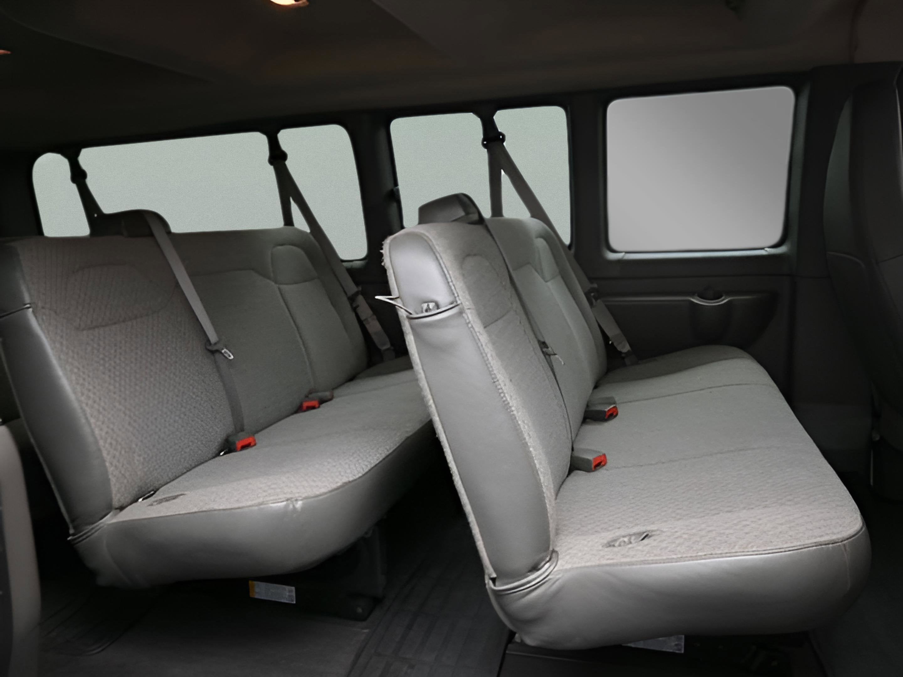 2025 Chevrolet Express 3500 LT Passenger
