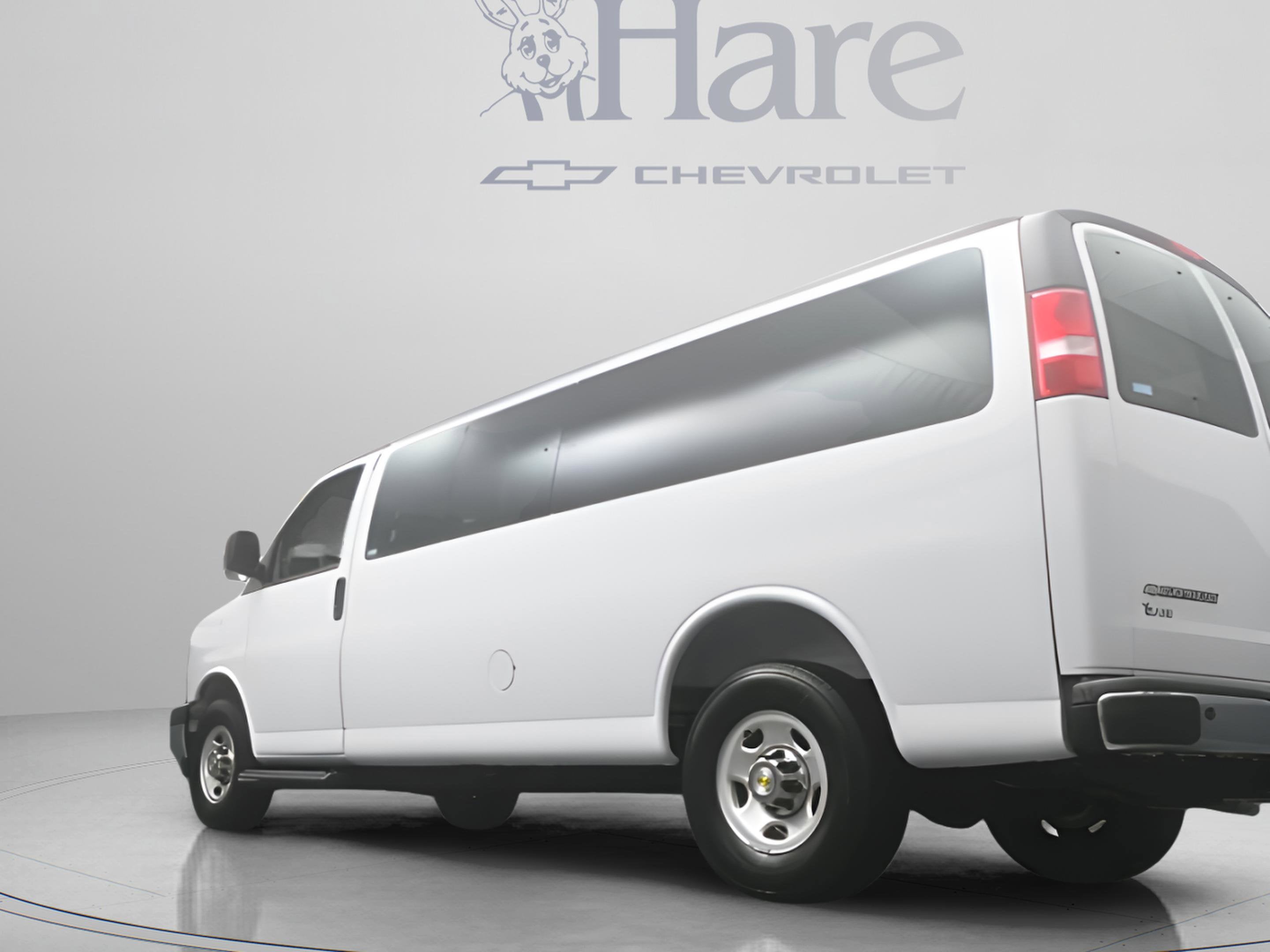 2025 Chevrolet Express 3500 LT Passenger