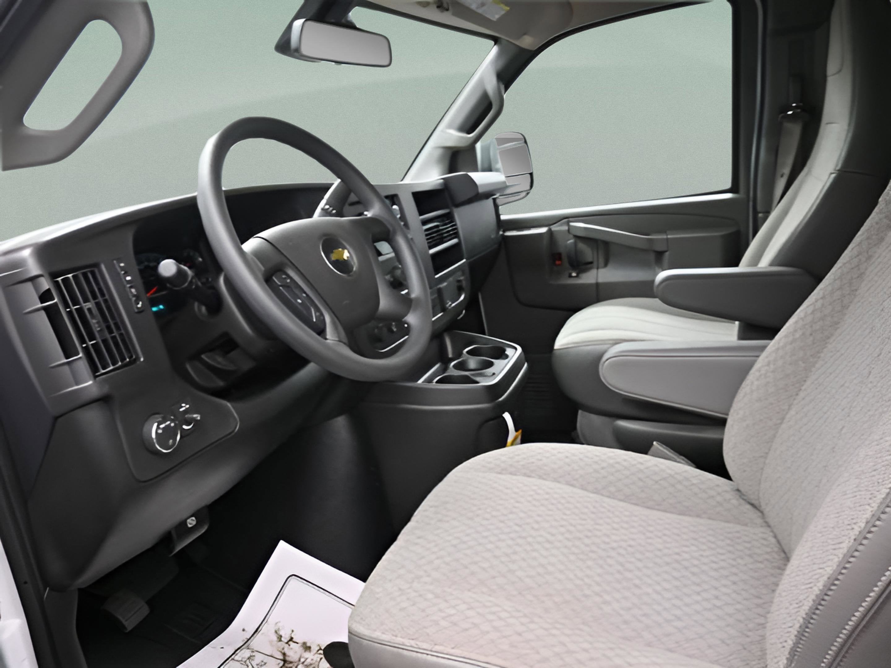 2025 Chevrolet Express 3500 LT Passenger