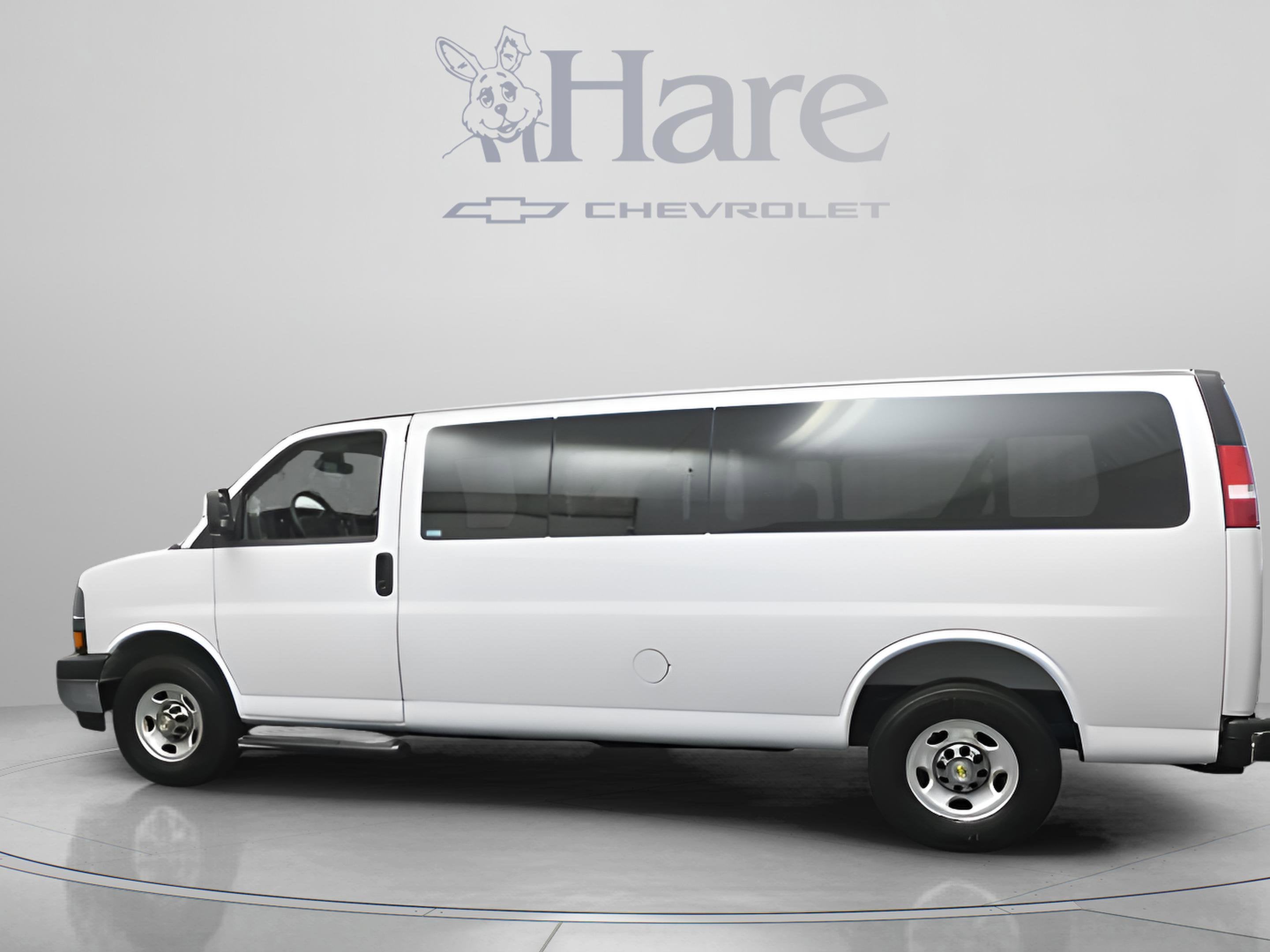 2025 Chevrolet Express 3500 LT Passenger
