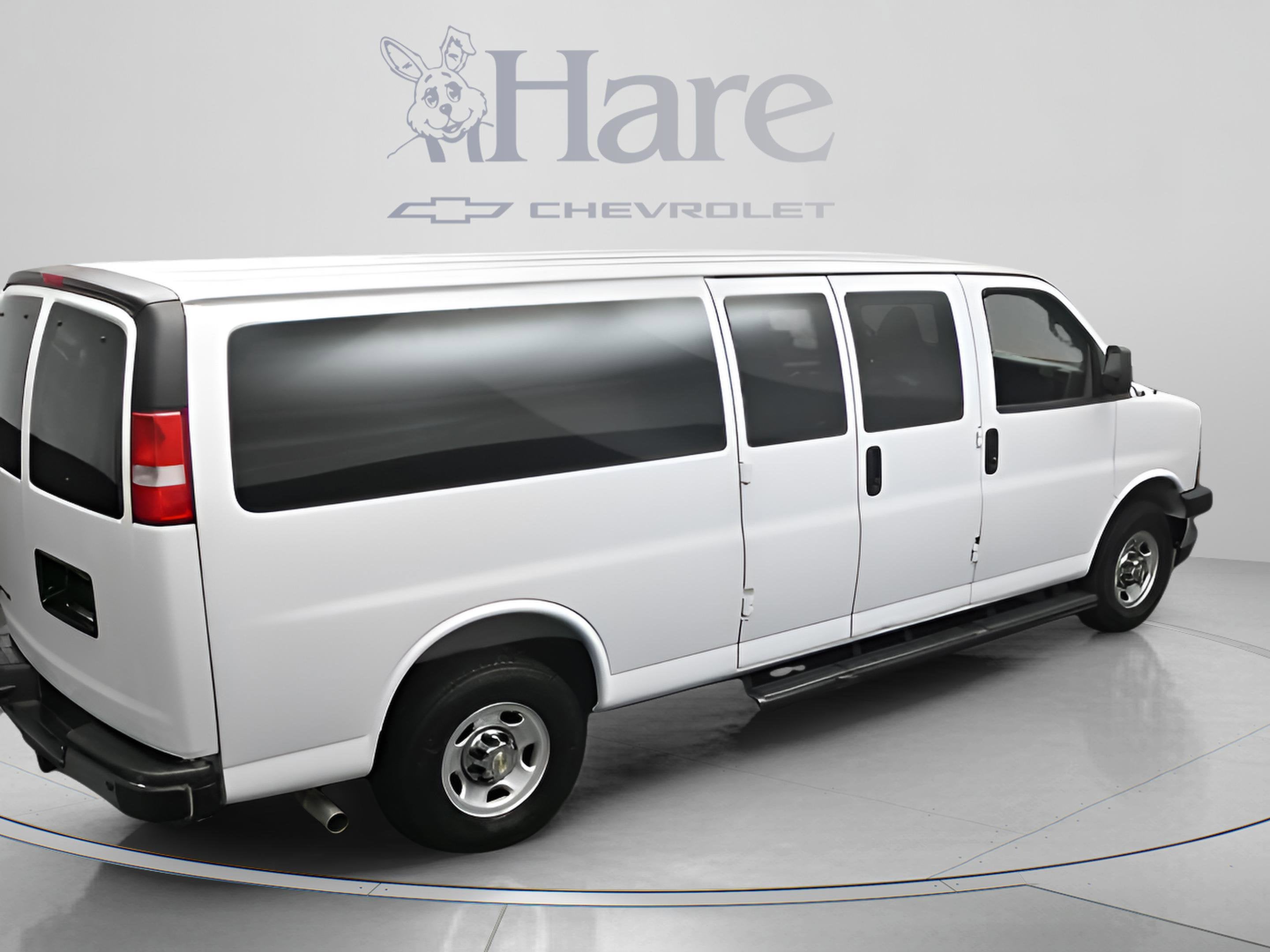 2025 Chevrolet Express 3500 LT Passenger