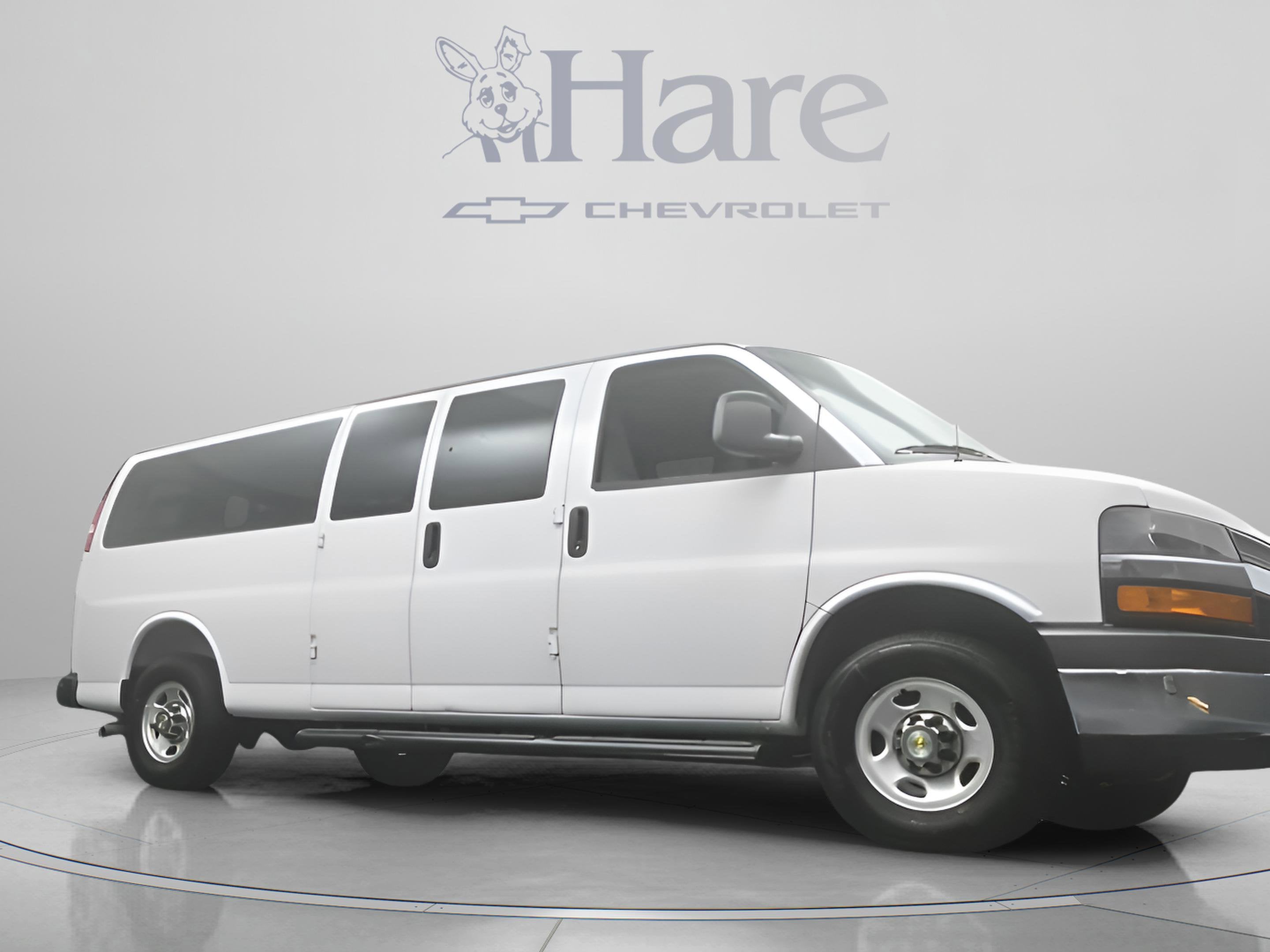 2025 Chevrolet Express 3500 LT Passenger