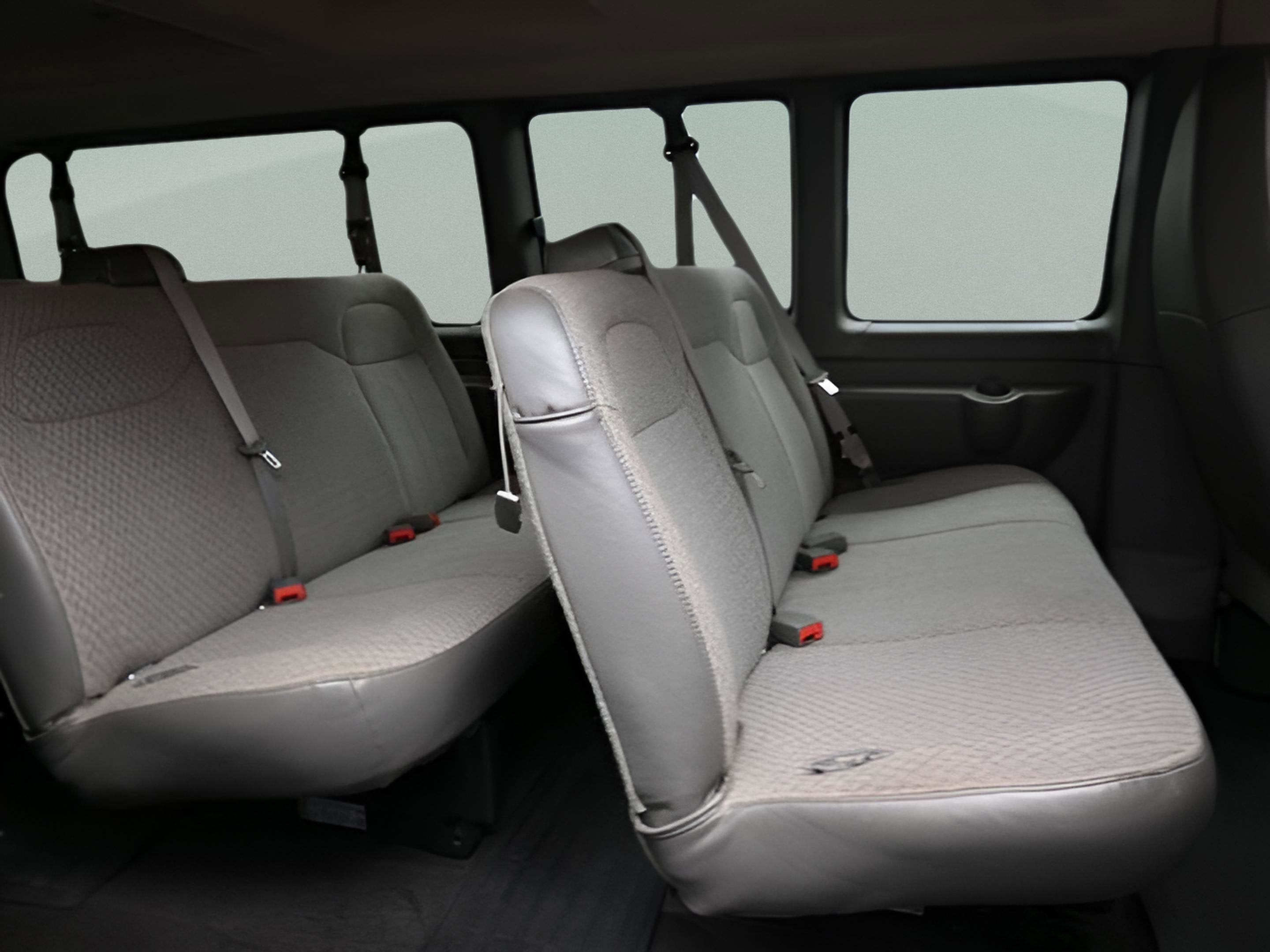 2025 Chevrolet Express 3500 LT Passenger