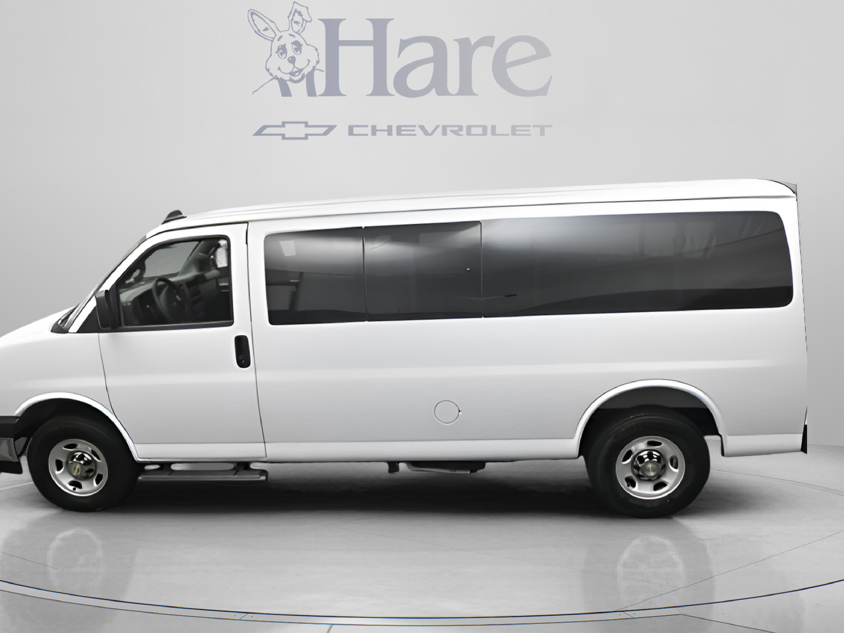 2025 Chevrolet Express 3500 LT Passenger