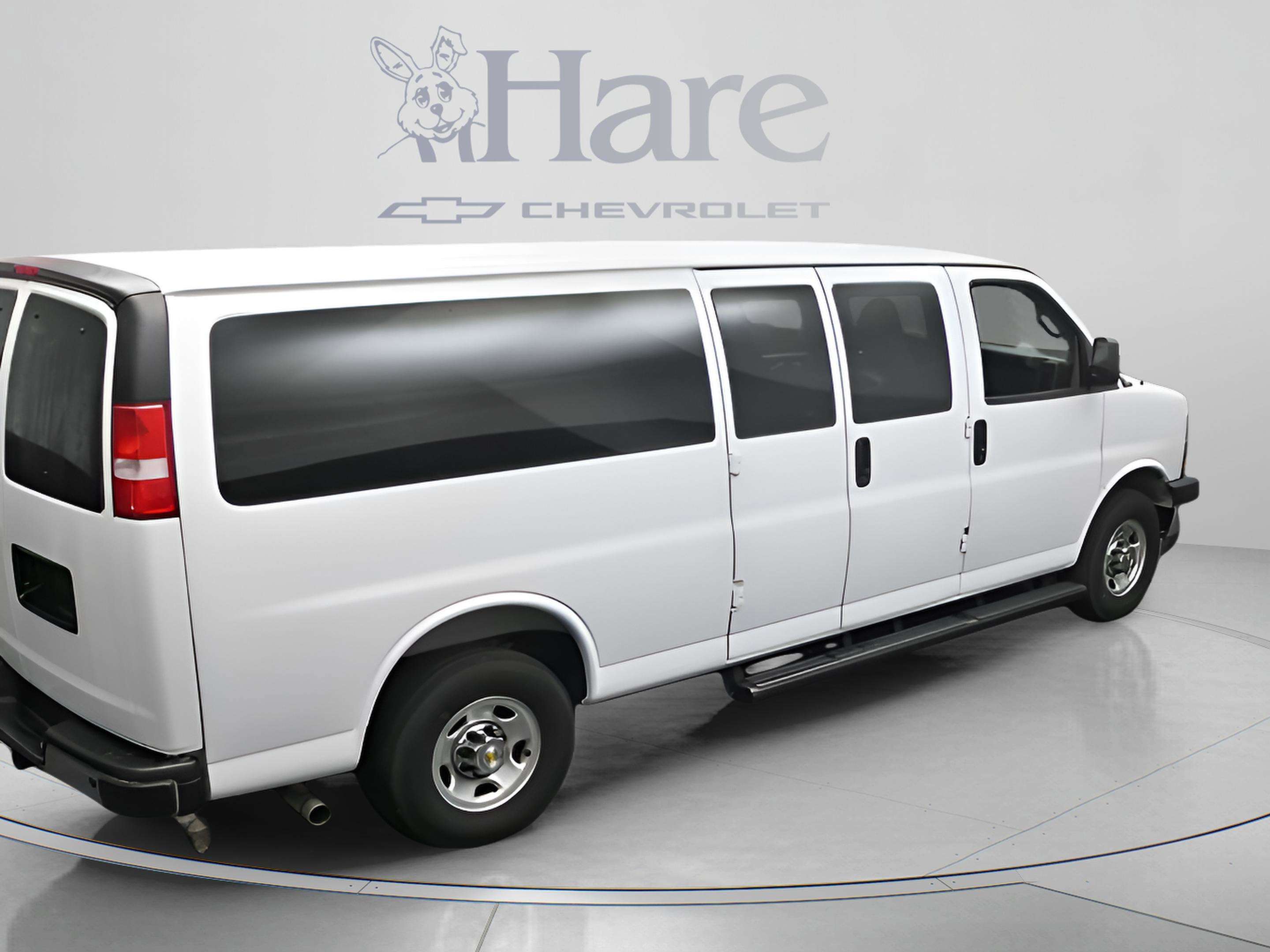 2025 Chevrolet Express 3500 LT Passenger