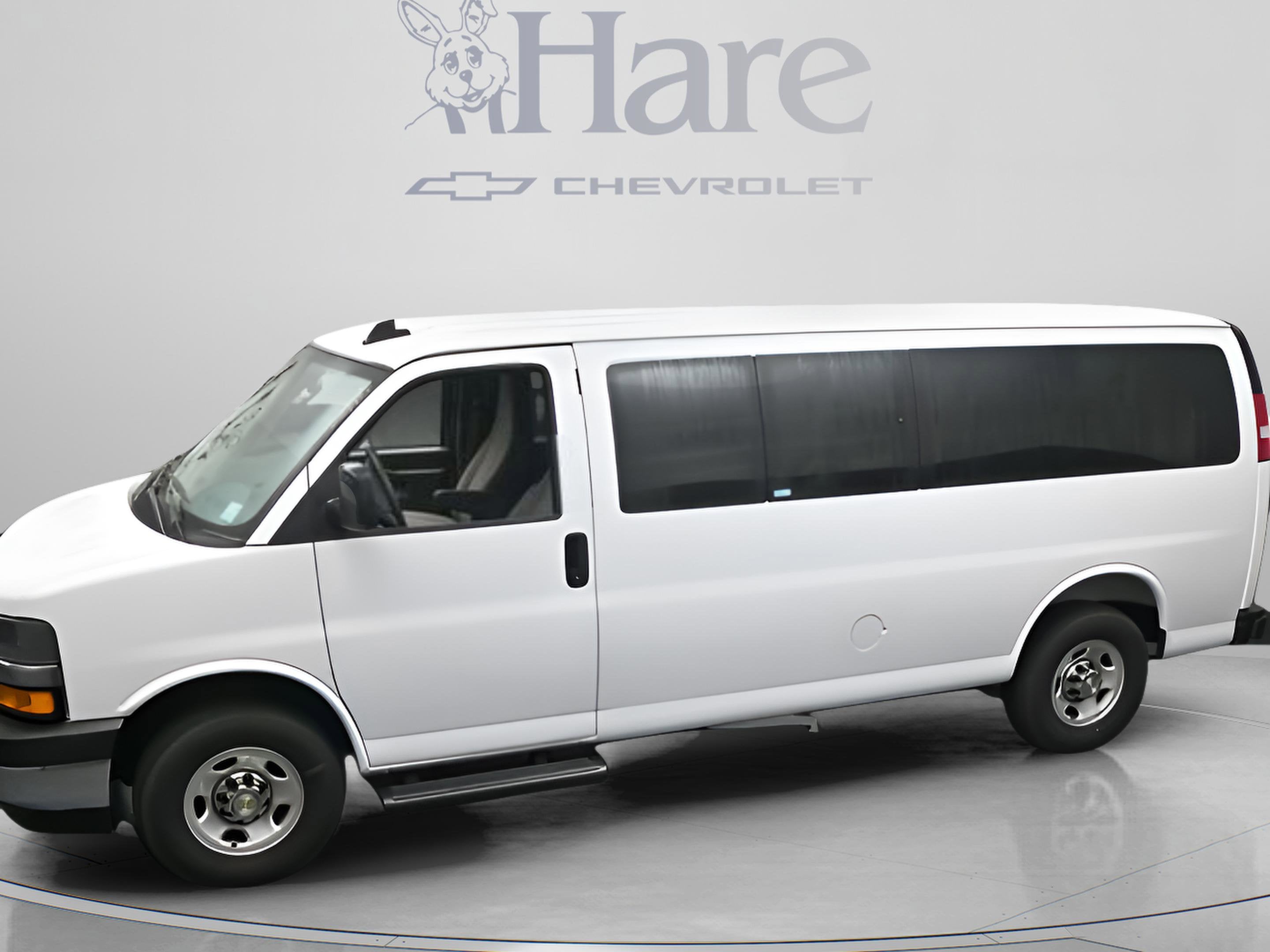 2025 Chevrolet Express 3500 LT Passenger