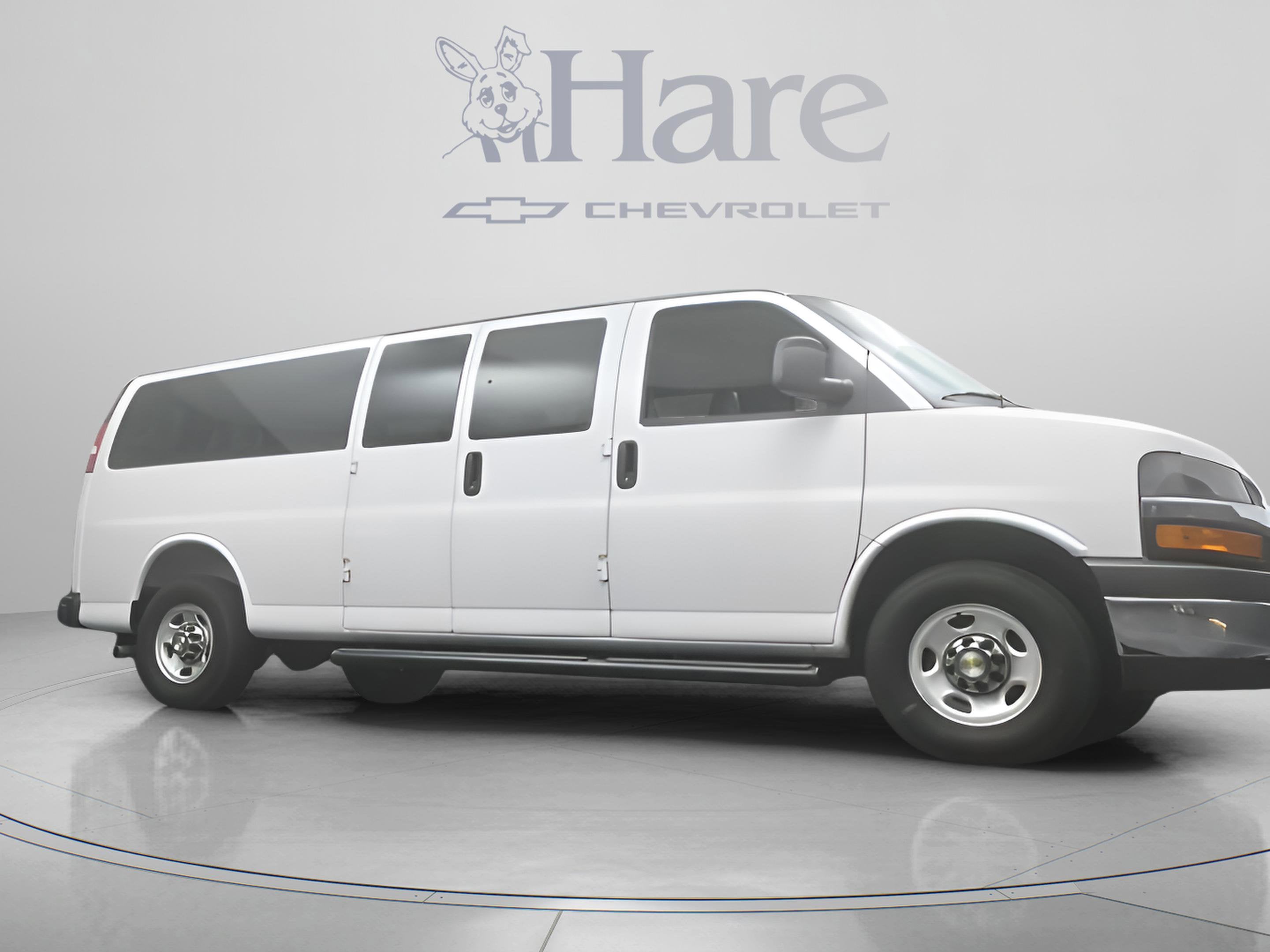 2025 Chevrolet Express 3500 LT Passenger