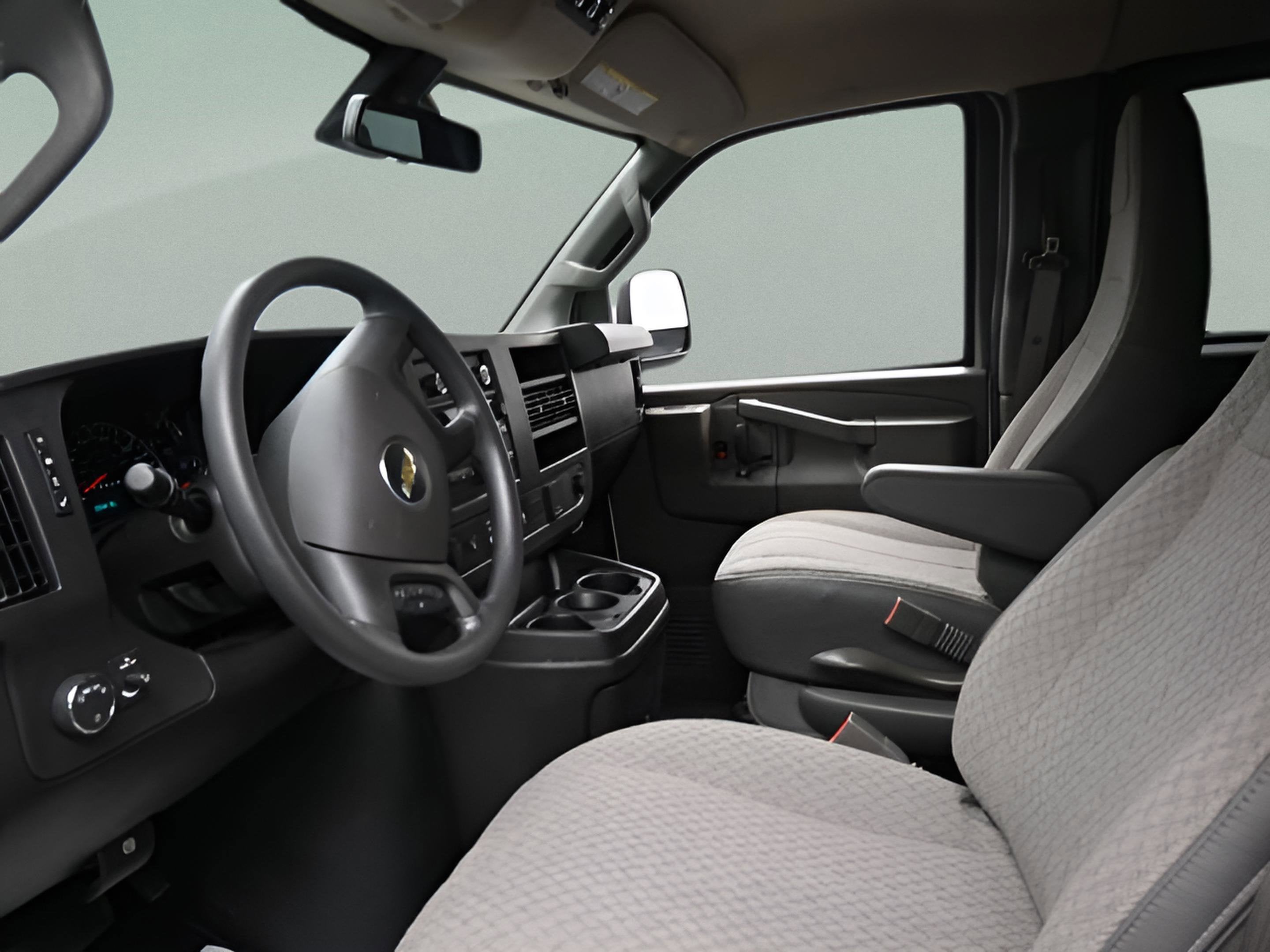 2025 Chevrolet Express 3500 LT Passenger