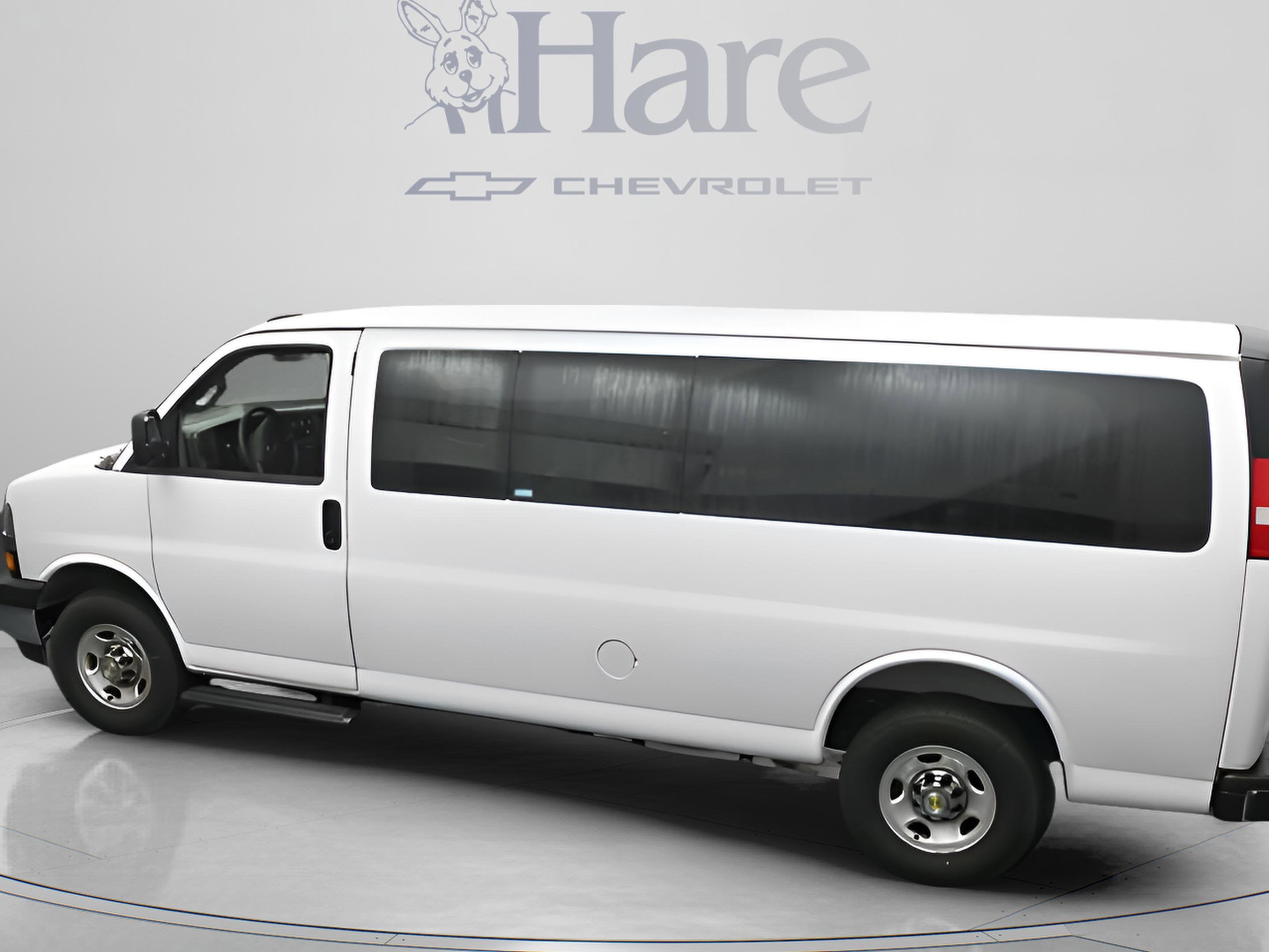 2025 Chevrolet Express 3500 LT Passenger