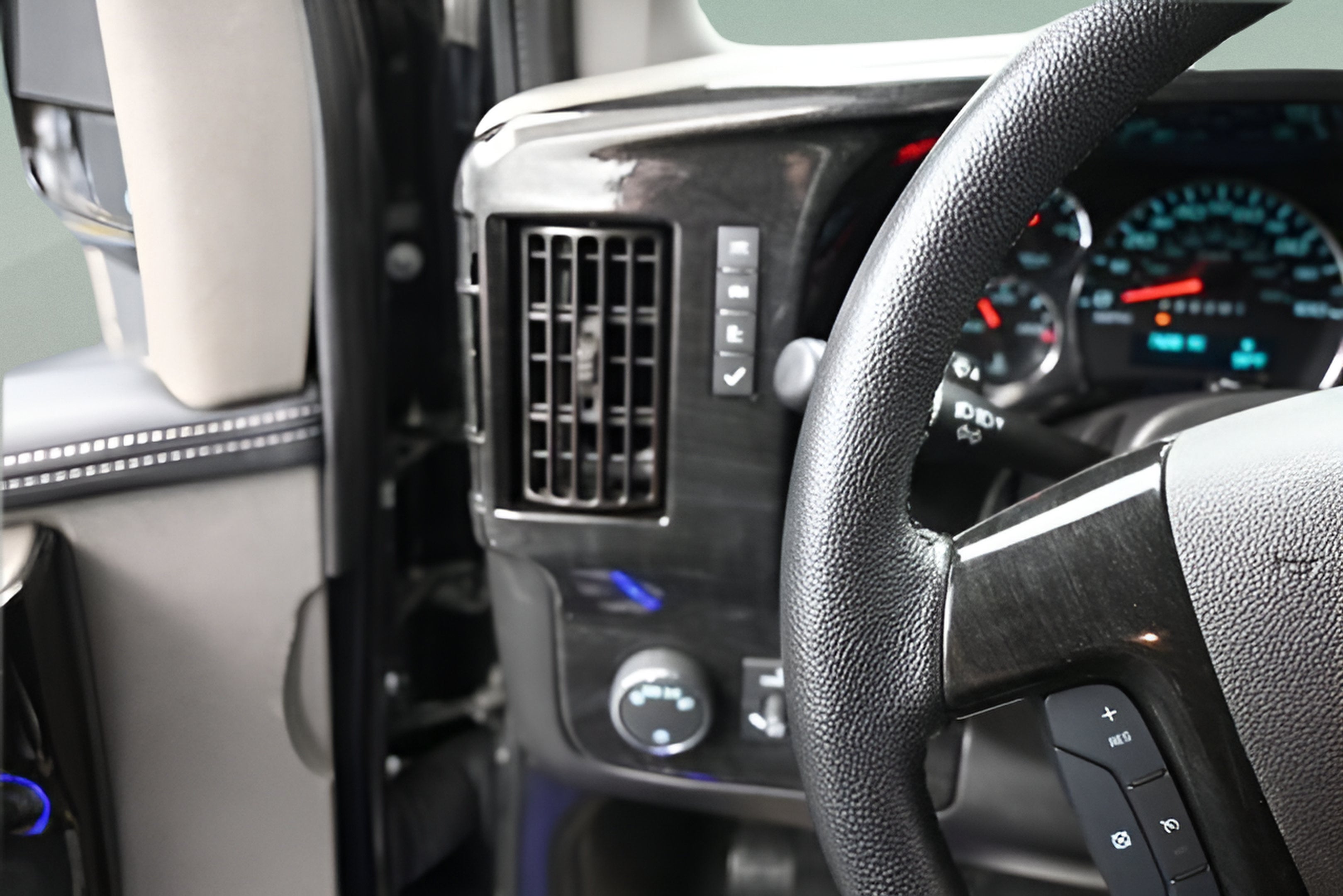 2025 Chevrolet Express 2500 Work Van Cargo