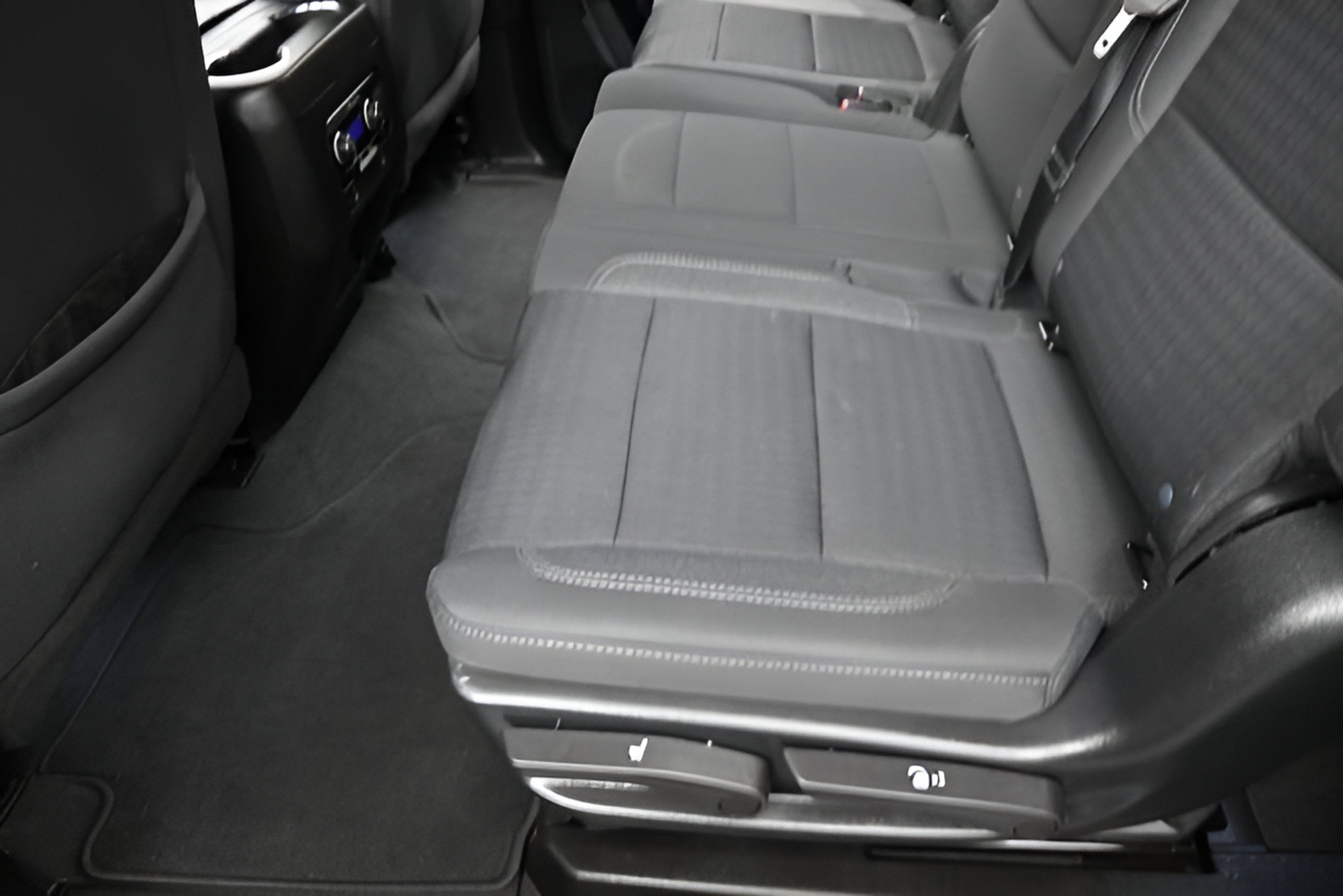 2023 Chevrolet Suburban LS