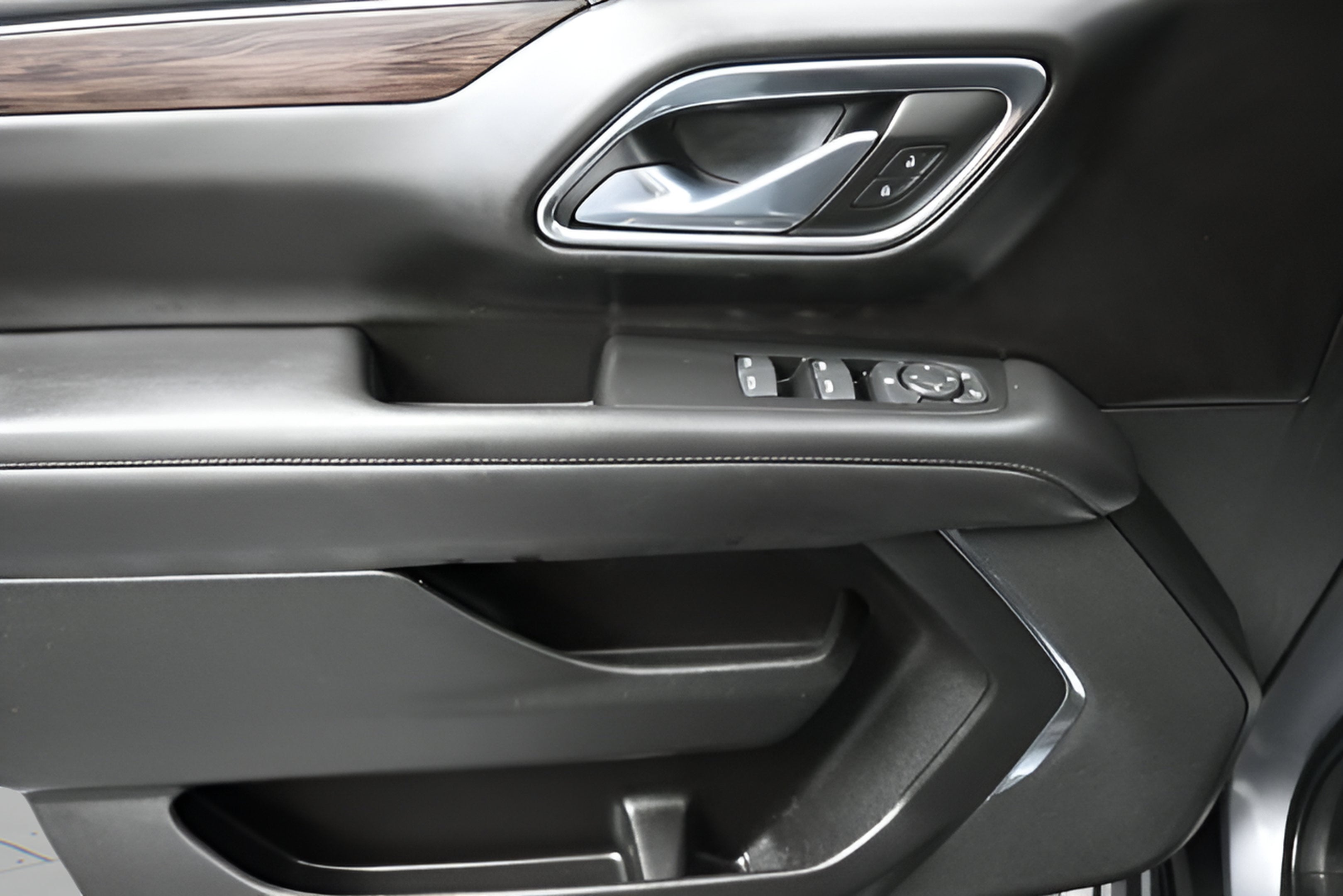2023 Chevrolet Suburban LS