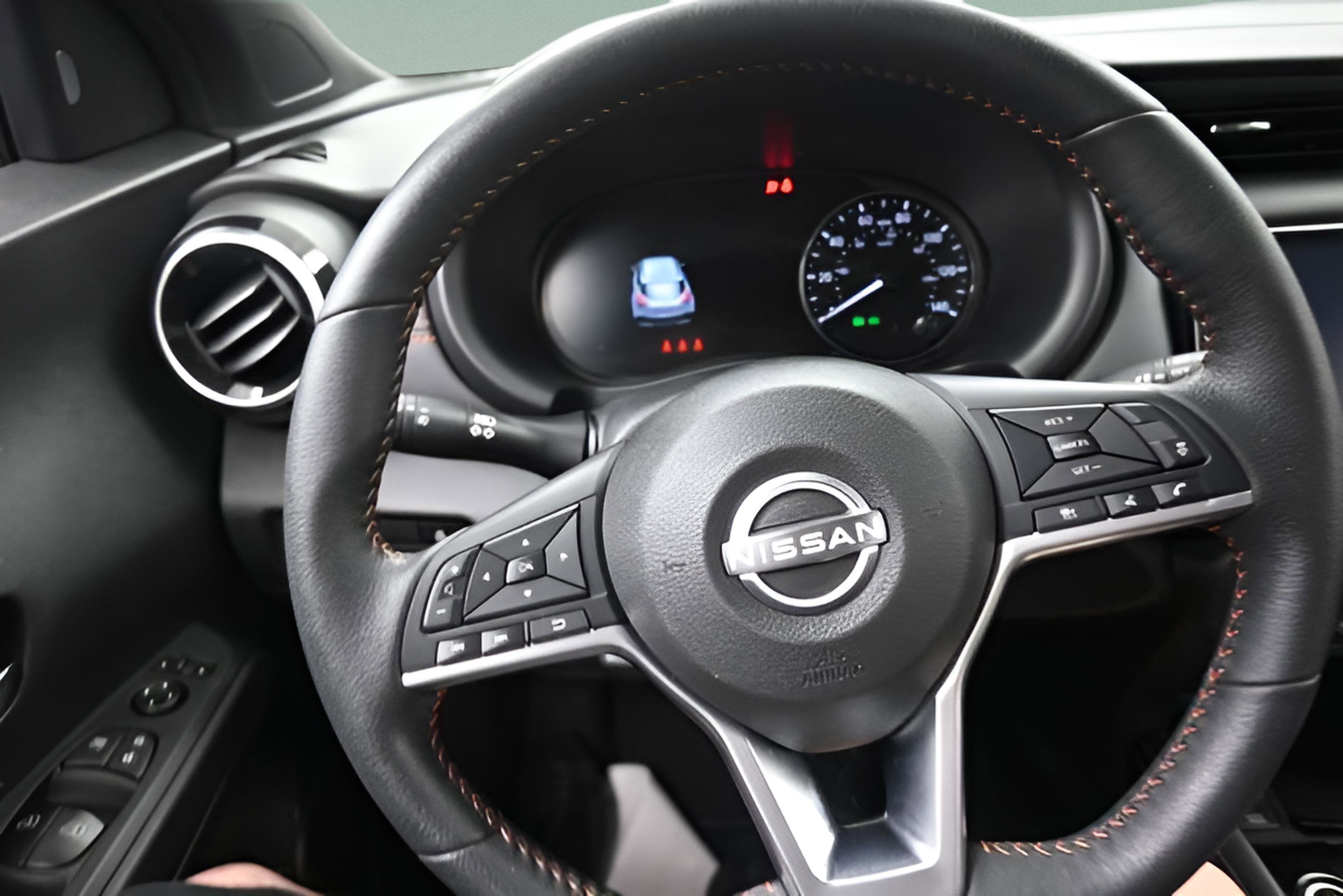 2023 Nissan Kicks SR