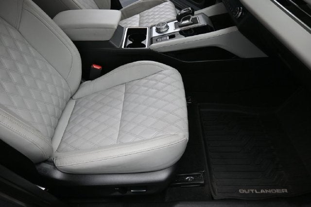 2023 Mitsubishi Outlander SEL