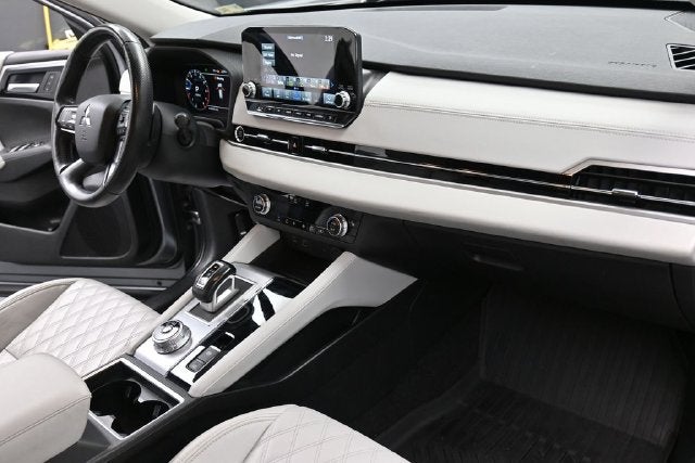 2023 Mitsubishi Outlander SEL