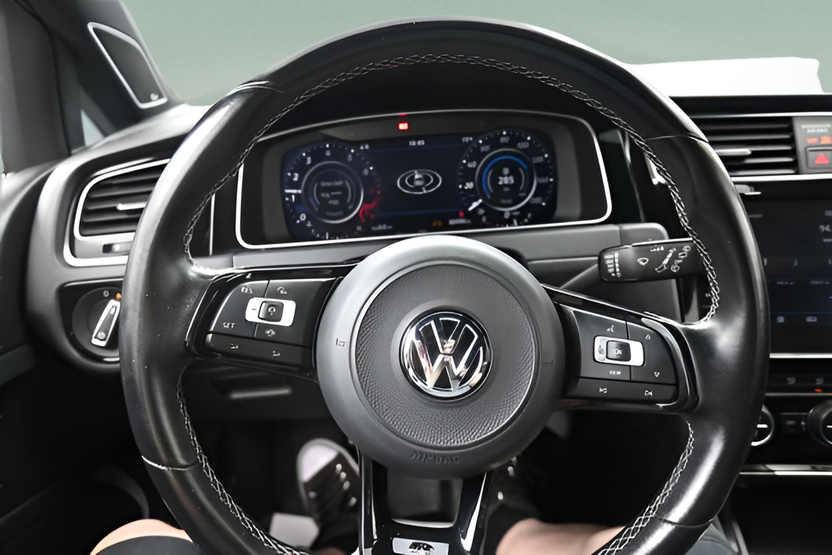 2019 Volkswagen Golf R DCC & Navigation 4Motion